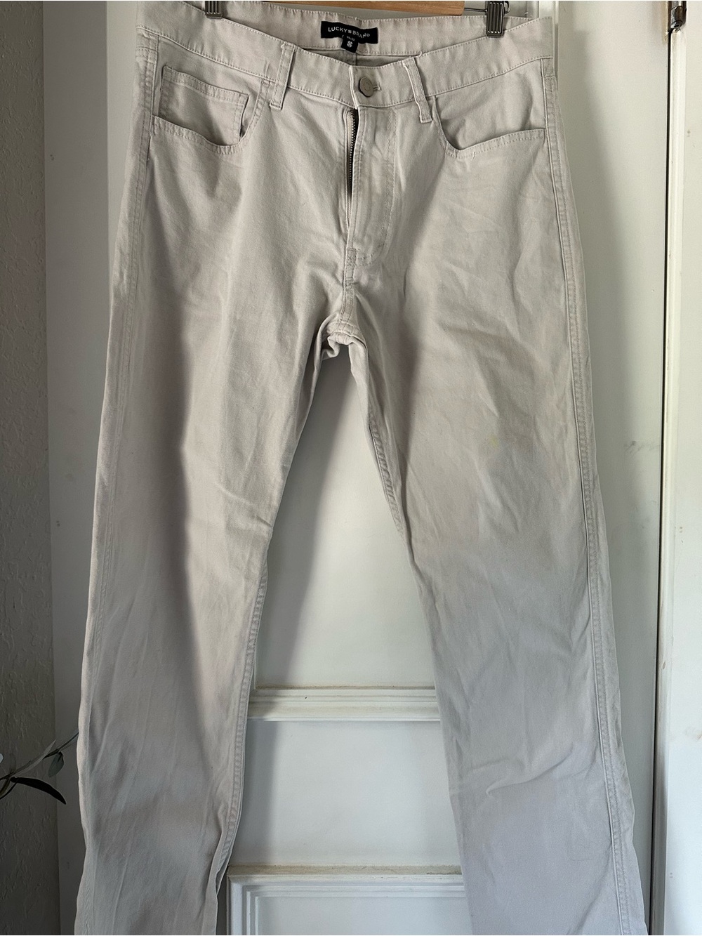 Lucky Brand Men’s Straight Jeans in Light Beige